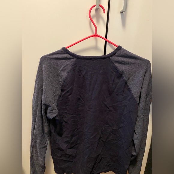 Men’s Saks Off Fifth Longsleeve - Picture 2 of 3